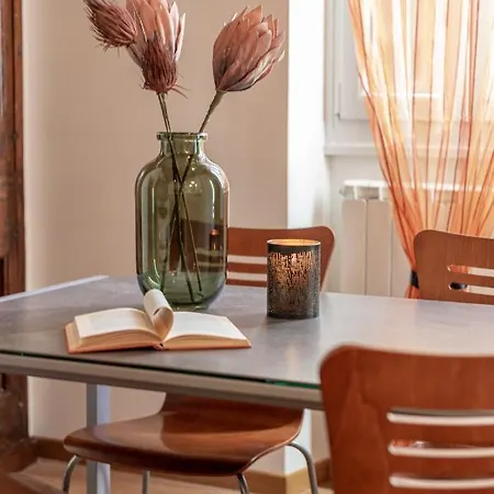 Emma - Lovely In Trastevere Roma