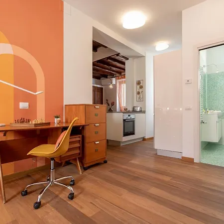 Emma - Lovely In Trastevere Roma