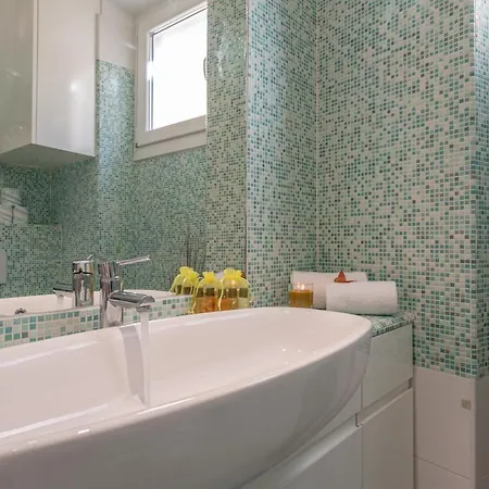 Emma - Lovely In Trastevere * Roma