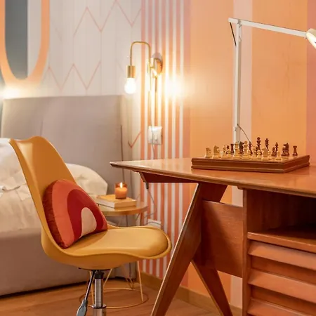 Emma - Lovely In Trastevere *