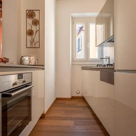 Emma - Lovely In Trastevere * Roma